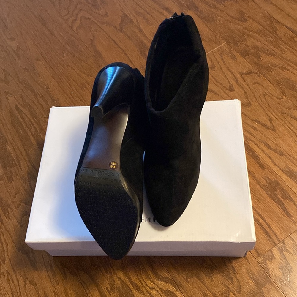 NIB Banana Republic Black Suede Booties, Size 9.5, 4” heels, beautiful shoes - Picture 7 of 8